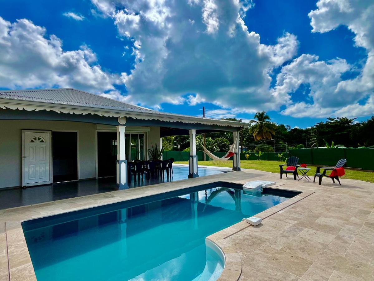 Grande villa moderne, calme, piscine & jardin - B&B