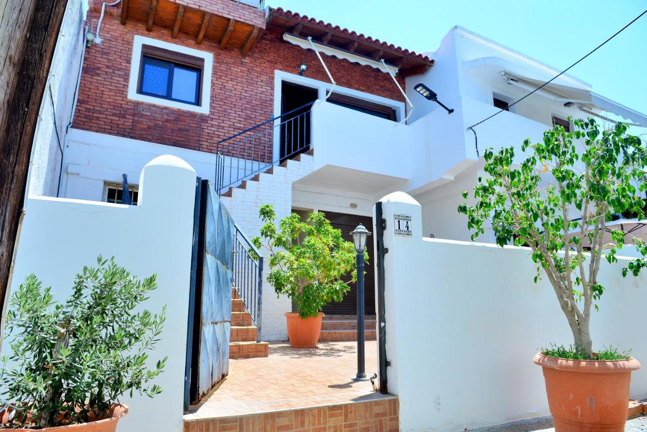 Unique Smaragda's Residense - B&B Rodi