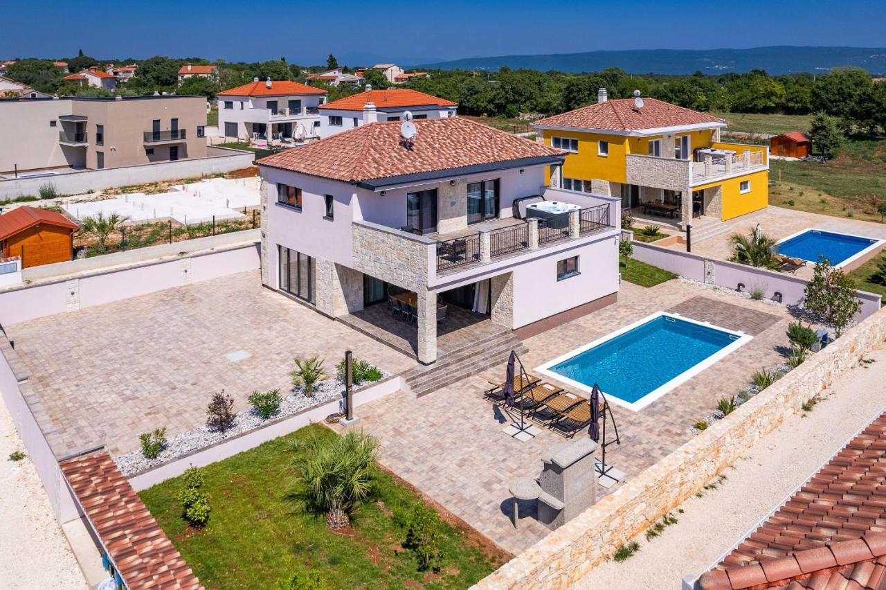Villa Deluxe