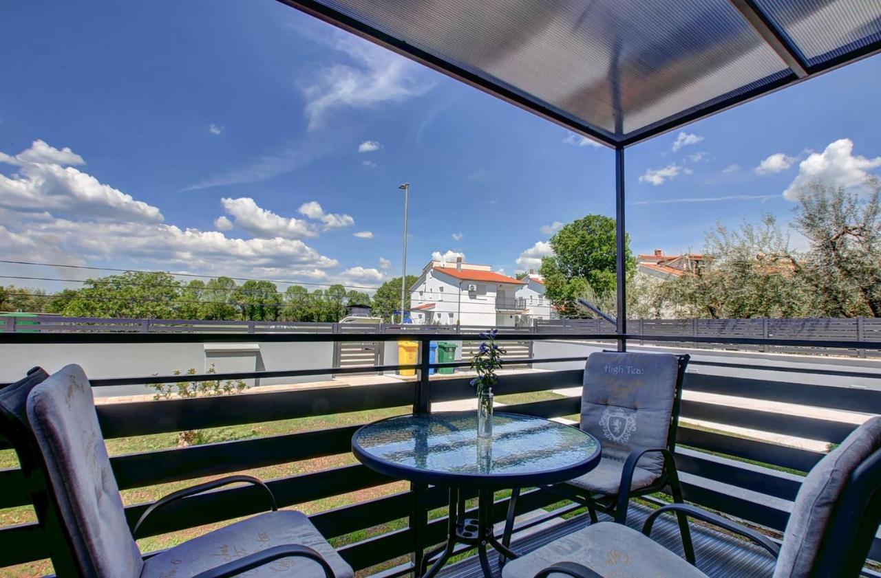 Lovely Apartments in Valbandon - B&B