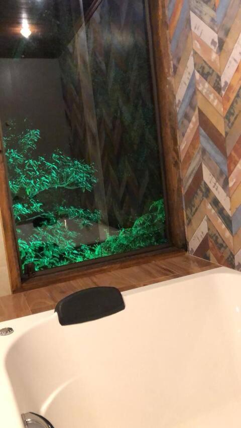 Vila Santiago - Chalé Aroeira - B&B