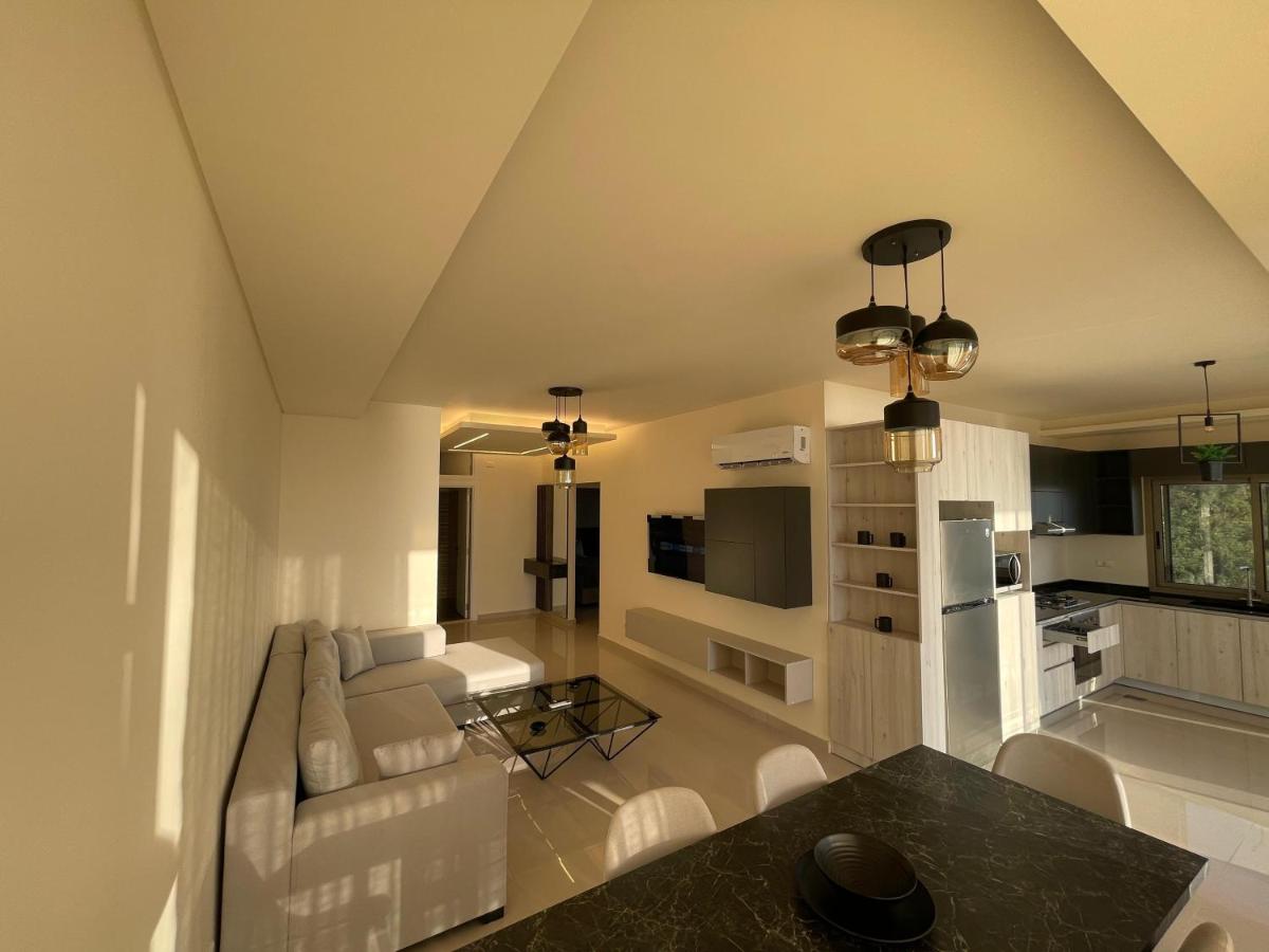 Appartamento con 2 Camere da Letto, Balcone e Vista mare