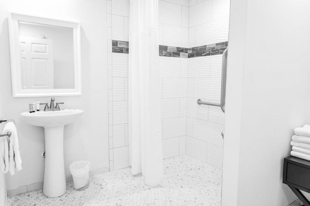 Saltwater 101 1st Floor Barefoot ADA - B&B