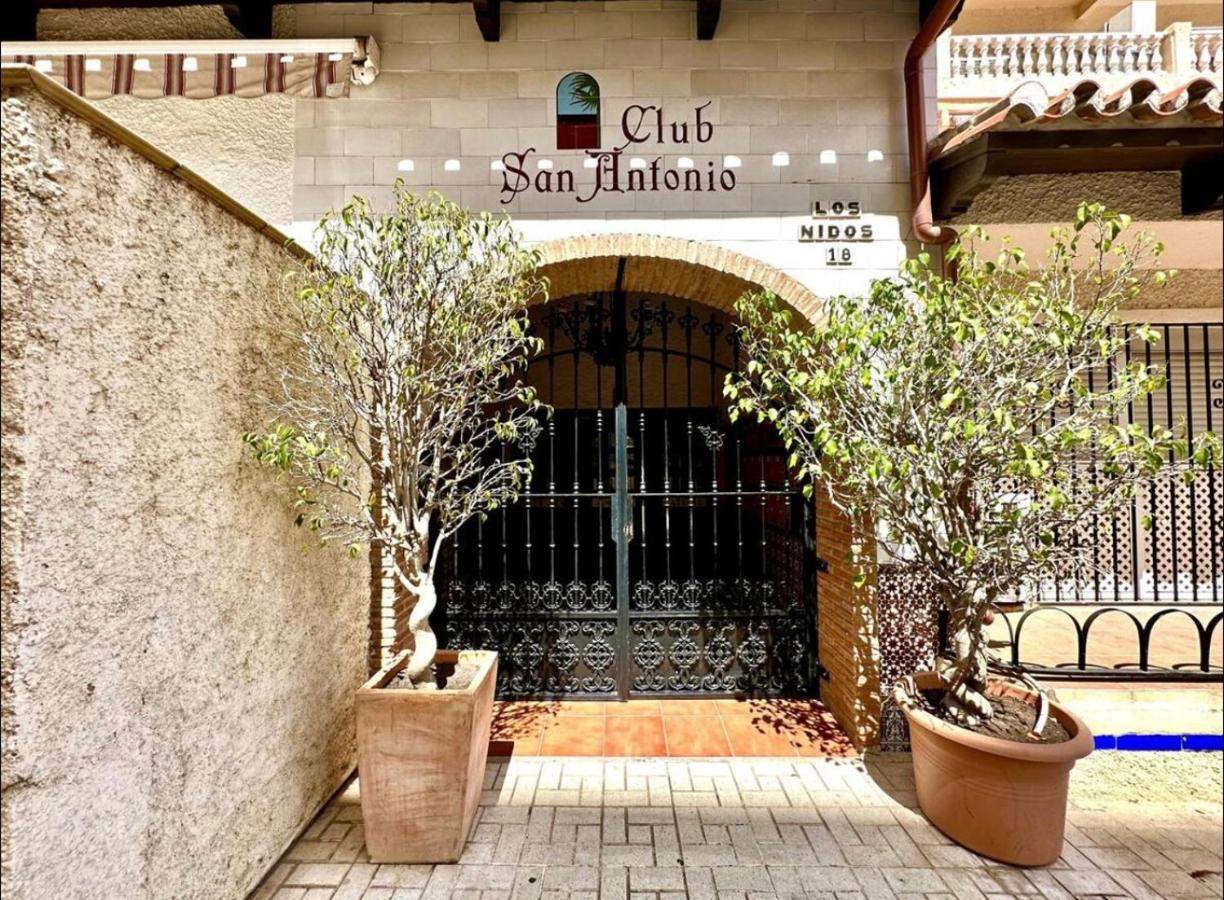 Cozy- 100m from the Beach with Pool & Perfect for2 - Bed and Breakfast