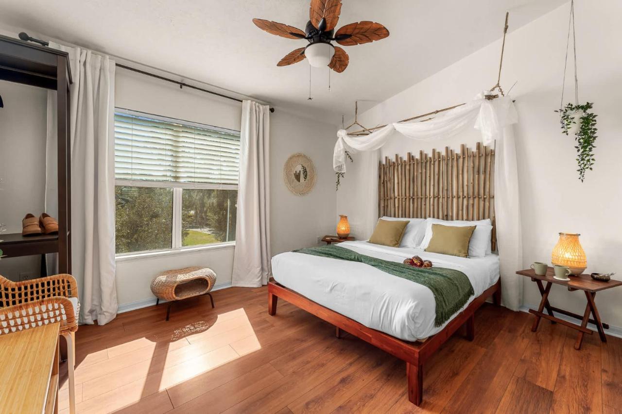 Bali Bliss at Oaks - Full Kitchen , Near I75 - B&B Gainesville