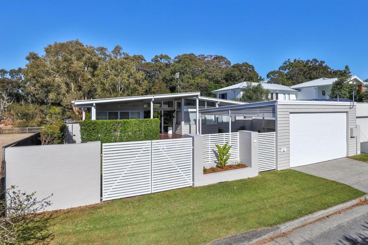 Luxury Waterfront Stay at Tallebudgera Creek - B&B