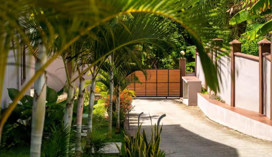 3BR Villa with Pool by Cliffhanger Villa - B&B