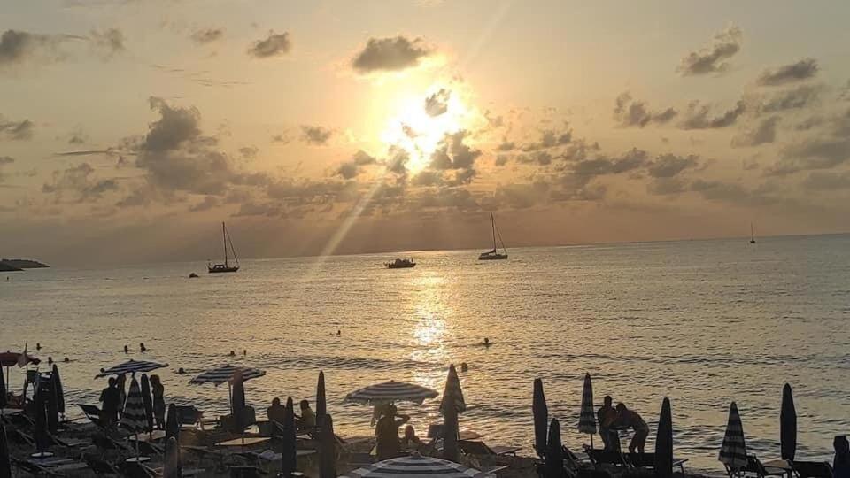 Trilocale a 150 mt dal mare con terrazza e parcheggio privato - B&B Alcamo