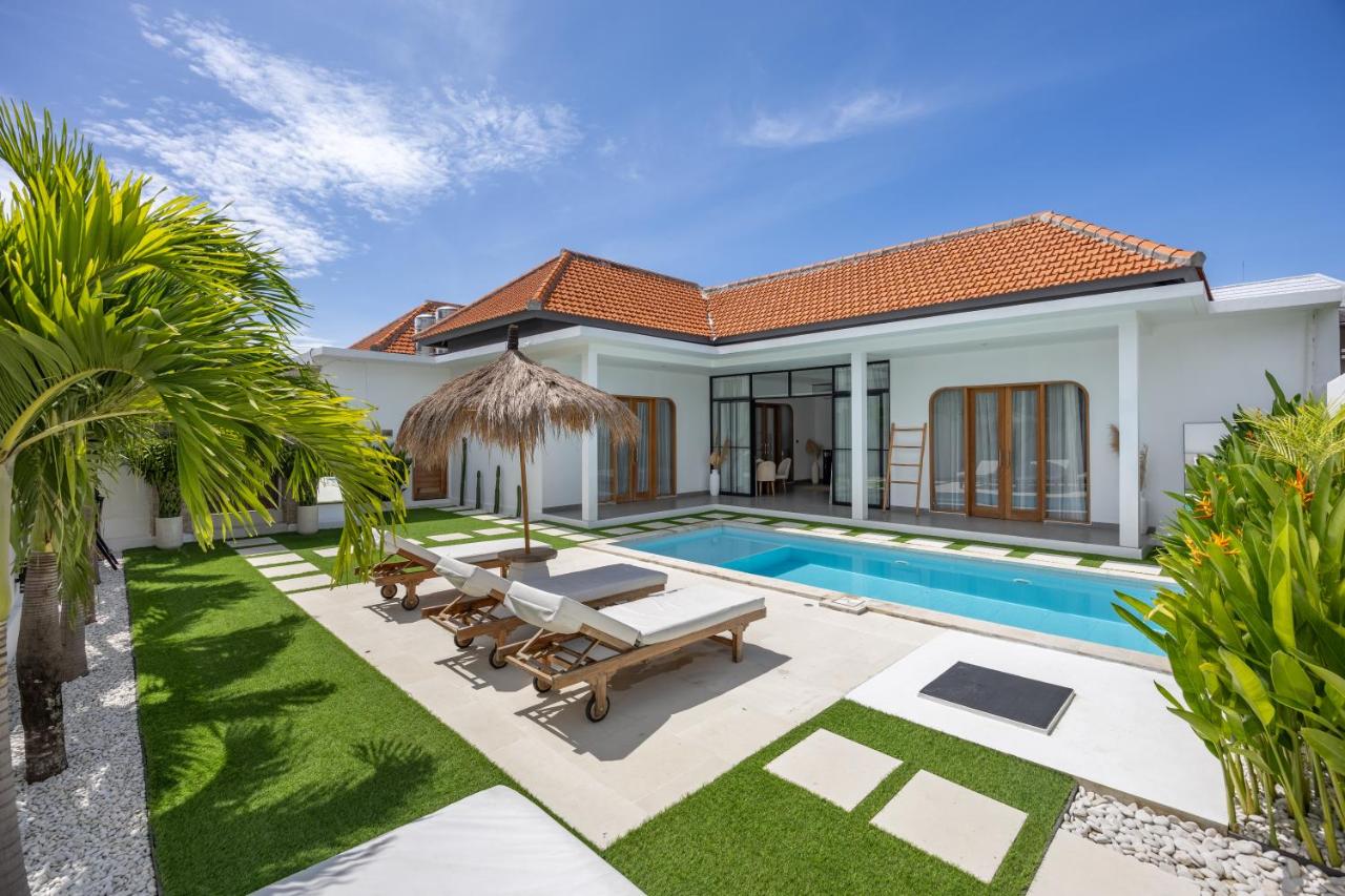 Villa Zoja 2 Canggu, 4 mins to Beach, Calm Area - Bed and Breakfast Canggu