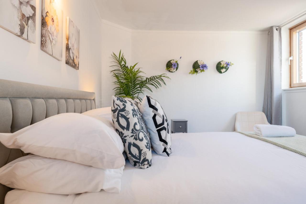 3 Bed Luxury Property in Chelsea, 2 King Size Bed, 1 Double Bed, ideal for families - Ferienwohnung London