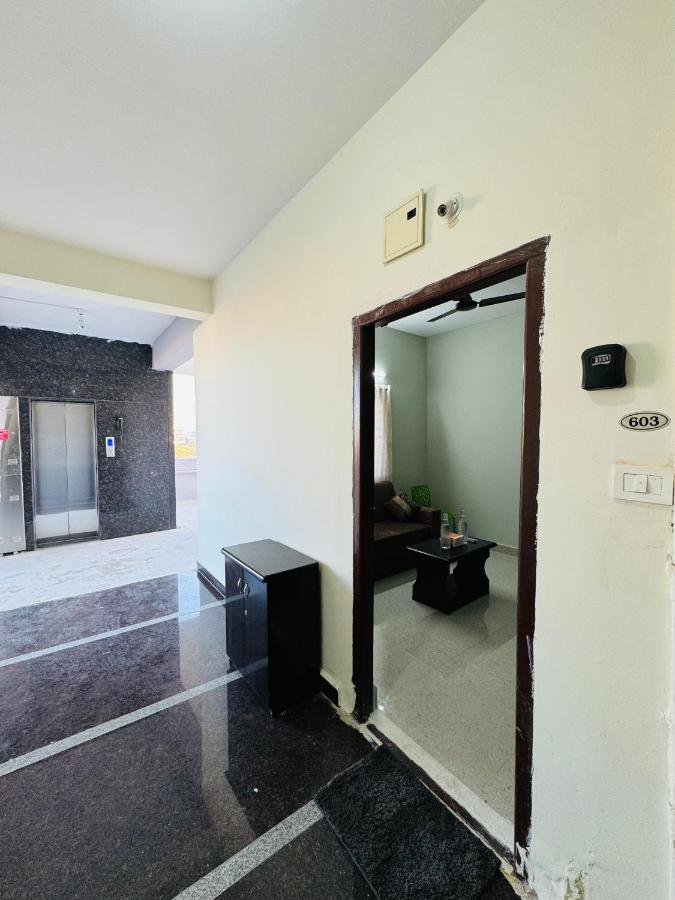 Penthouse Escape 1BHK Park View Flat in Kondapur - Bed and Breakfast