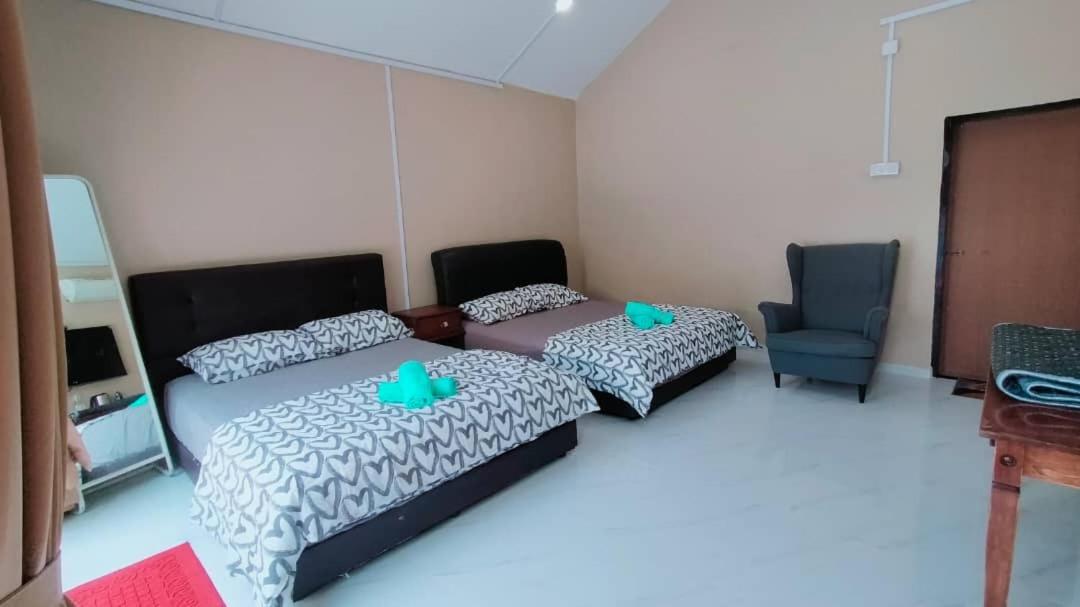 Queen Room with Pool View