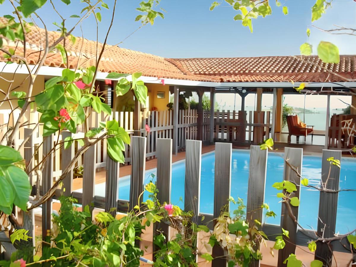 Maison spacieuse avec piscine privée à Le François - B&B Le François