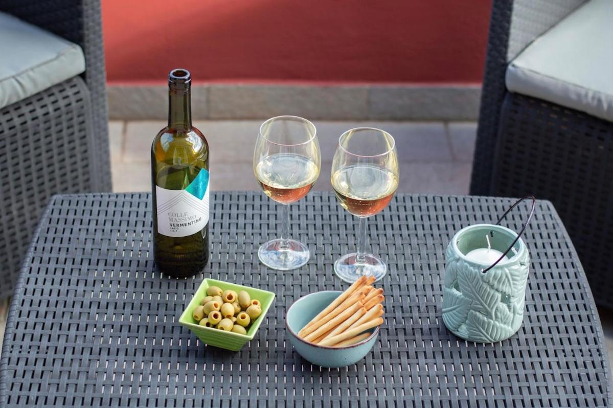 Three-bedroom with private terrace - Anagnina - B&B Rome