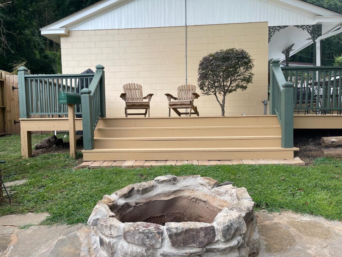 Mountain Aire Cottages, Inn, & Glamping - B&B