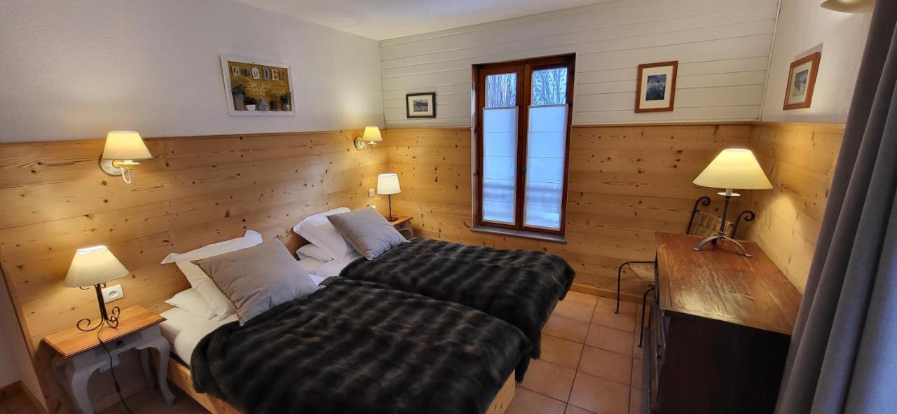 N°15 Chalet CHEVREUIL - Two Bedroom with private terrace and glacier view