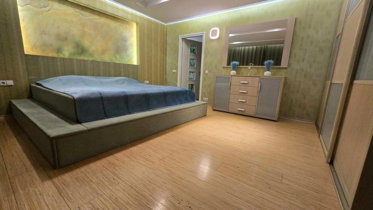 Huge luxury Fortuuna apartment with parking - B&B