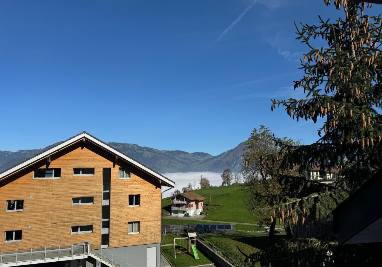 Feel Home Apartments 501 - 502 - Seeblick - Bergblick - Balkon - kostenloser Parkplatz - B&B Emmetten