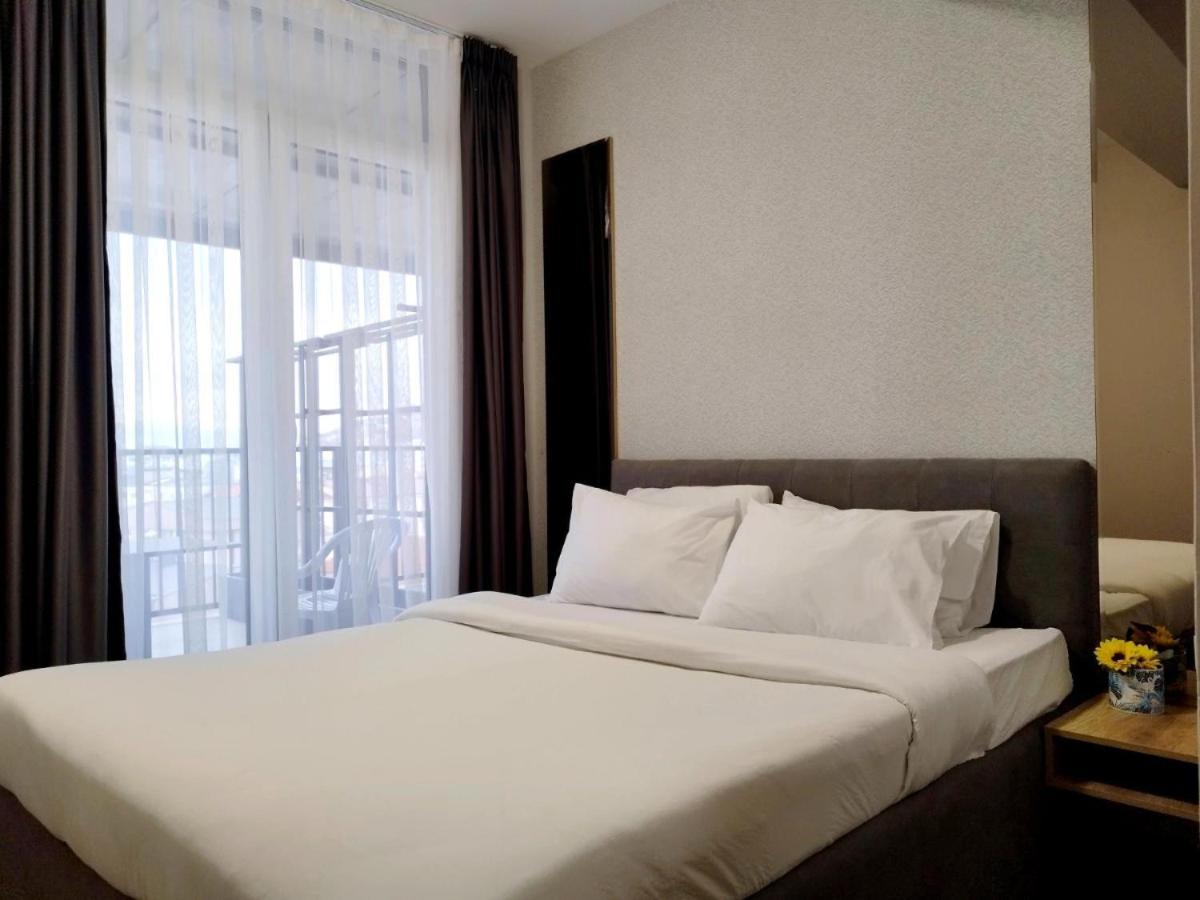 One-Bedroom Apartment with Balcony and City View