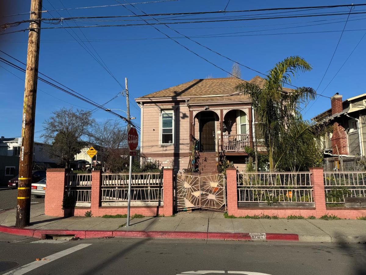 Adeline Gardens - B&B Oakland