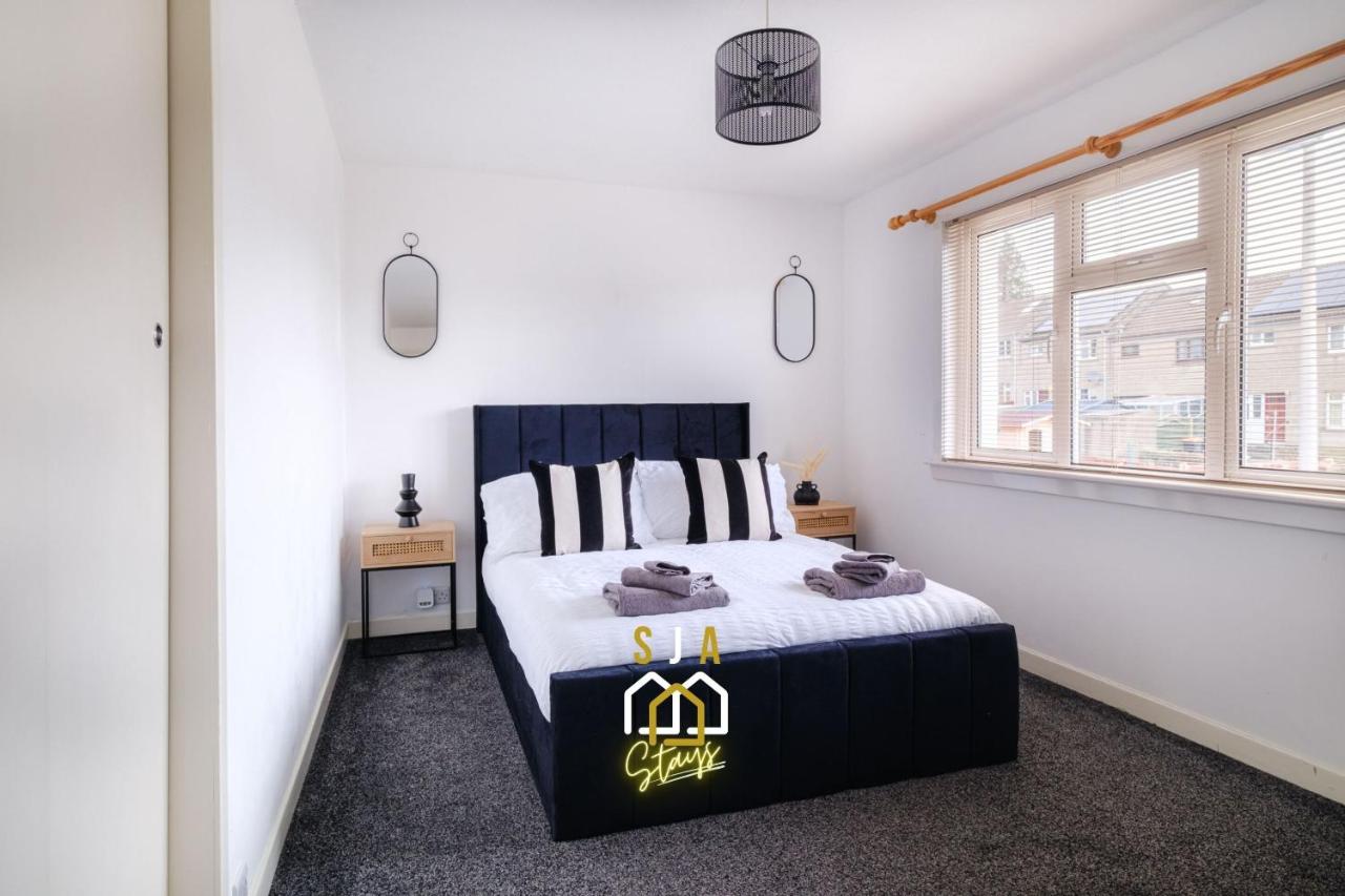 Banchory House - SJA Stays - 2 Bed House - B&B