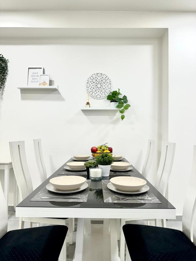 Modern Apartment City Hideaway - B&B Prague