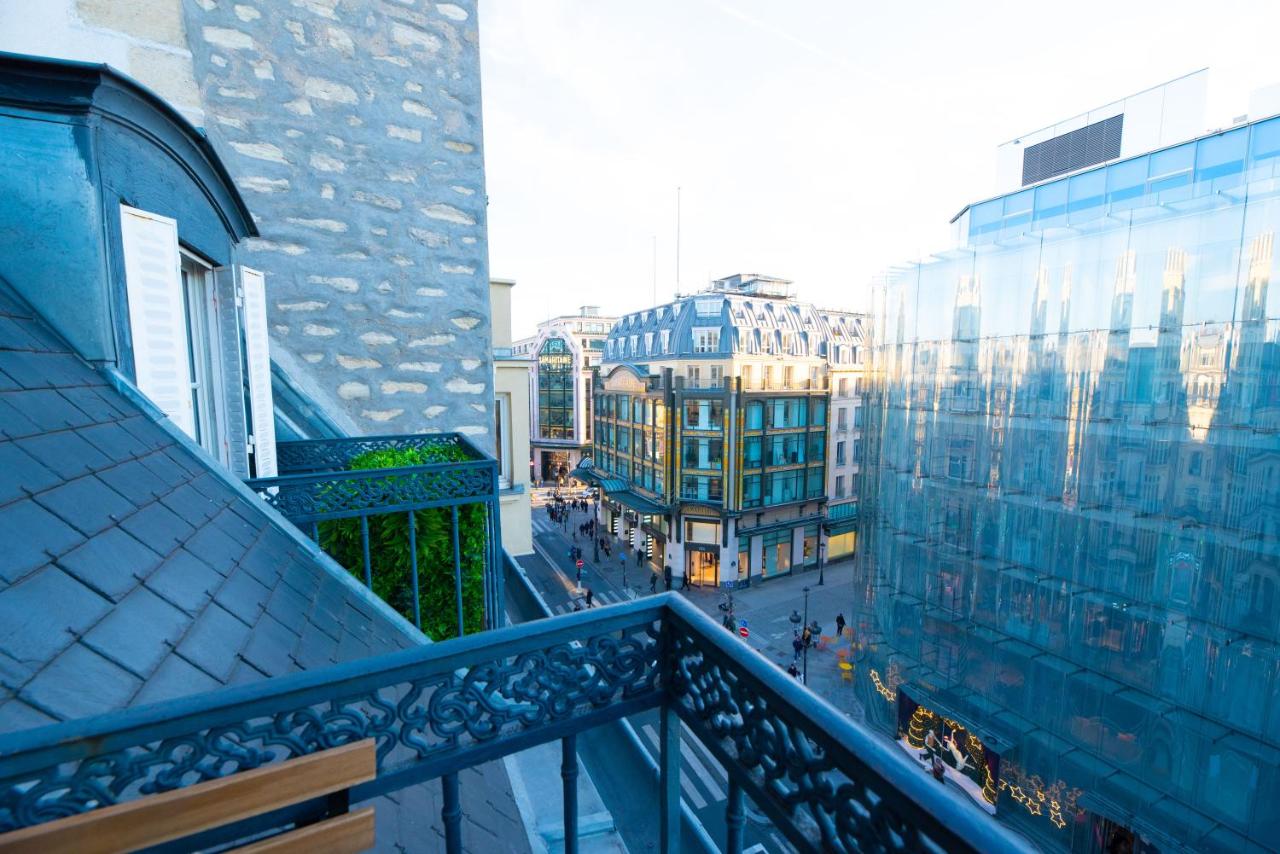 CIA - flat in Paris Louvre museum with balcony - Bed and Breakfast Parijs