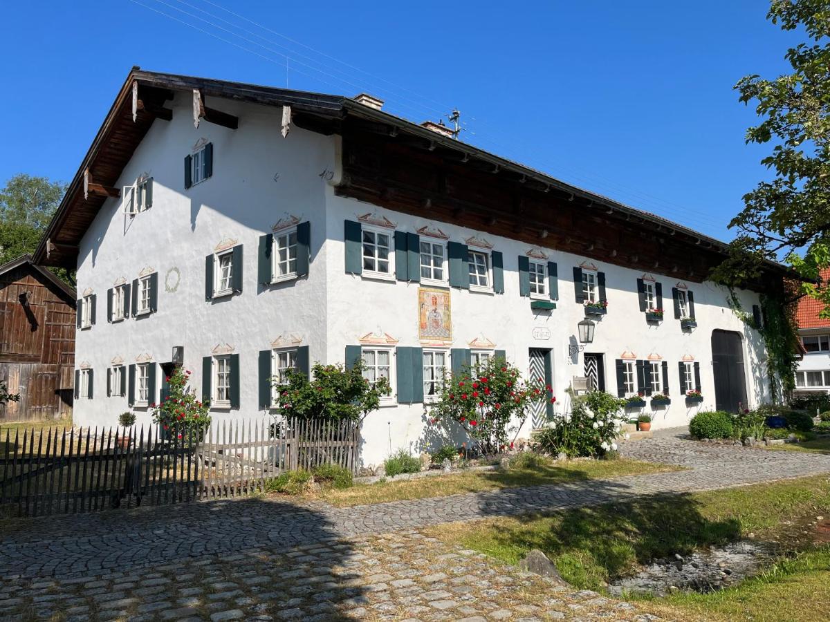 Historic and unique Farm House from 1604 - B&B Fuchstal