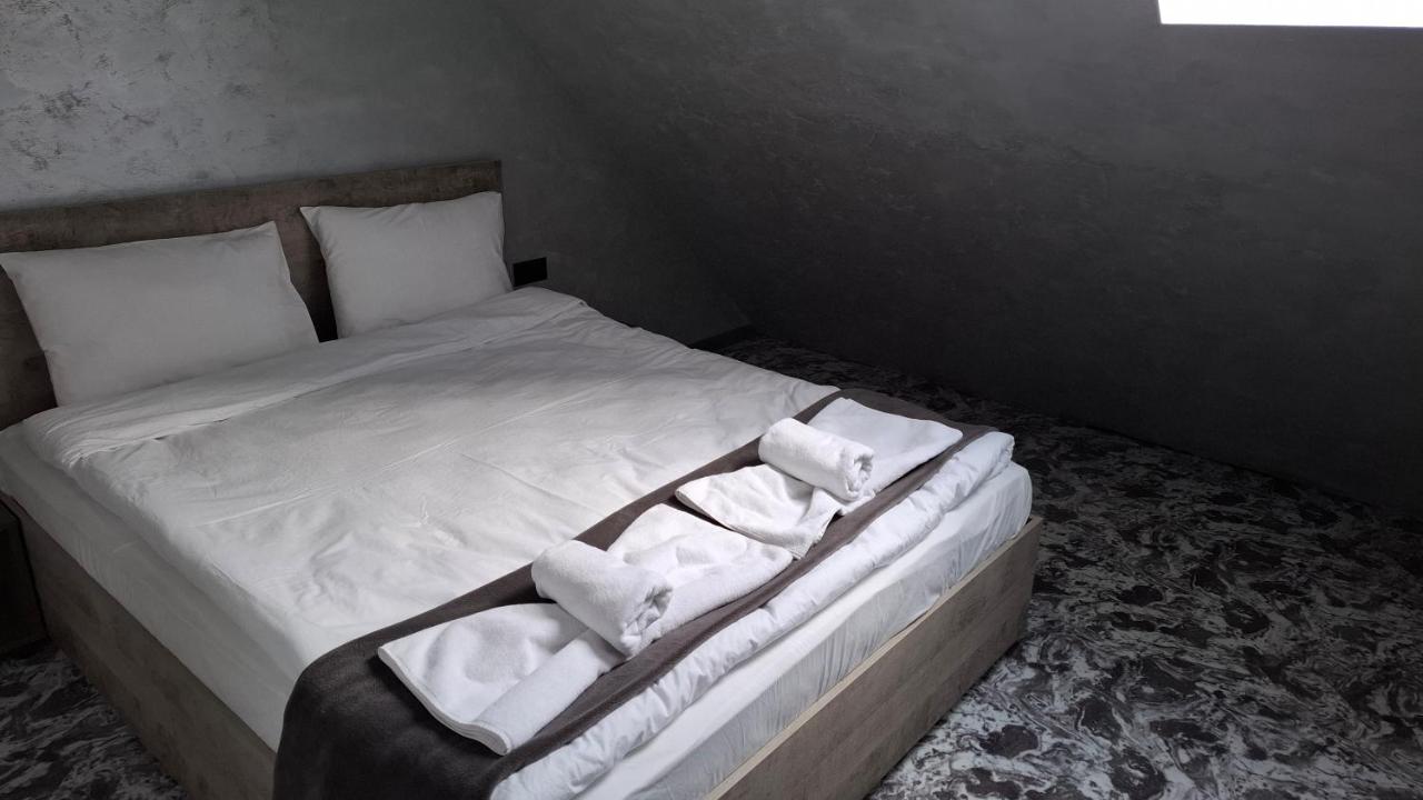 Two-Bedroom Deluxe Apartment with Balcony