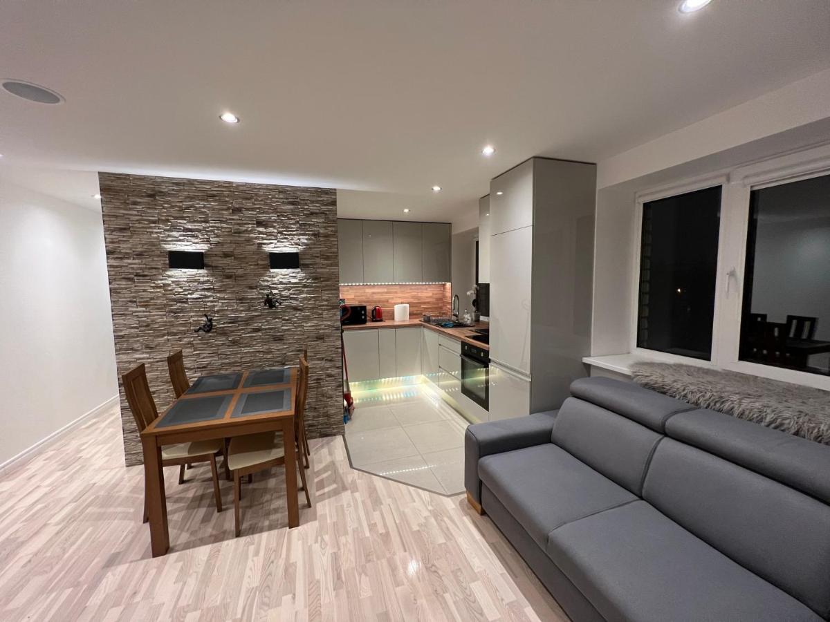 Bright Modern Flat, Old Town Cesis, Air Con, Parking