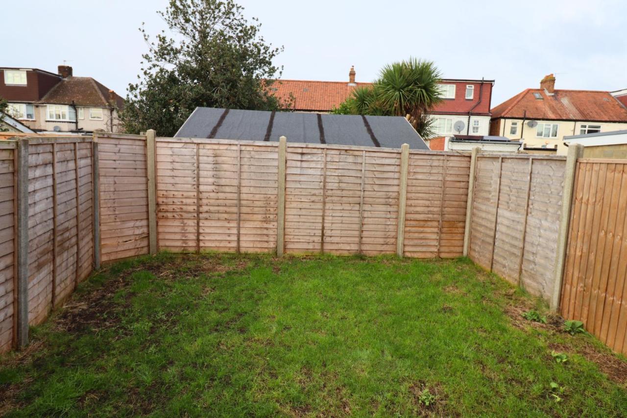 London Mitcham Beautiful Three Bedroom House - B&B