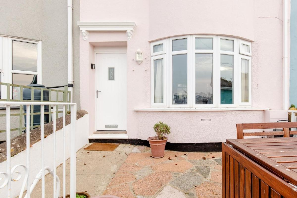 Look Out to Sea From Winkle Cottage - Ferienwohnung