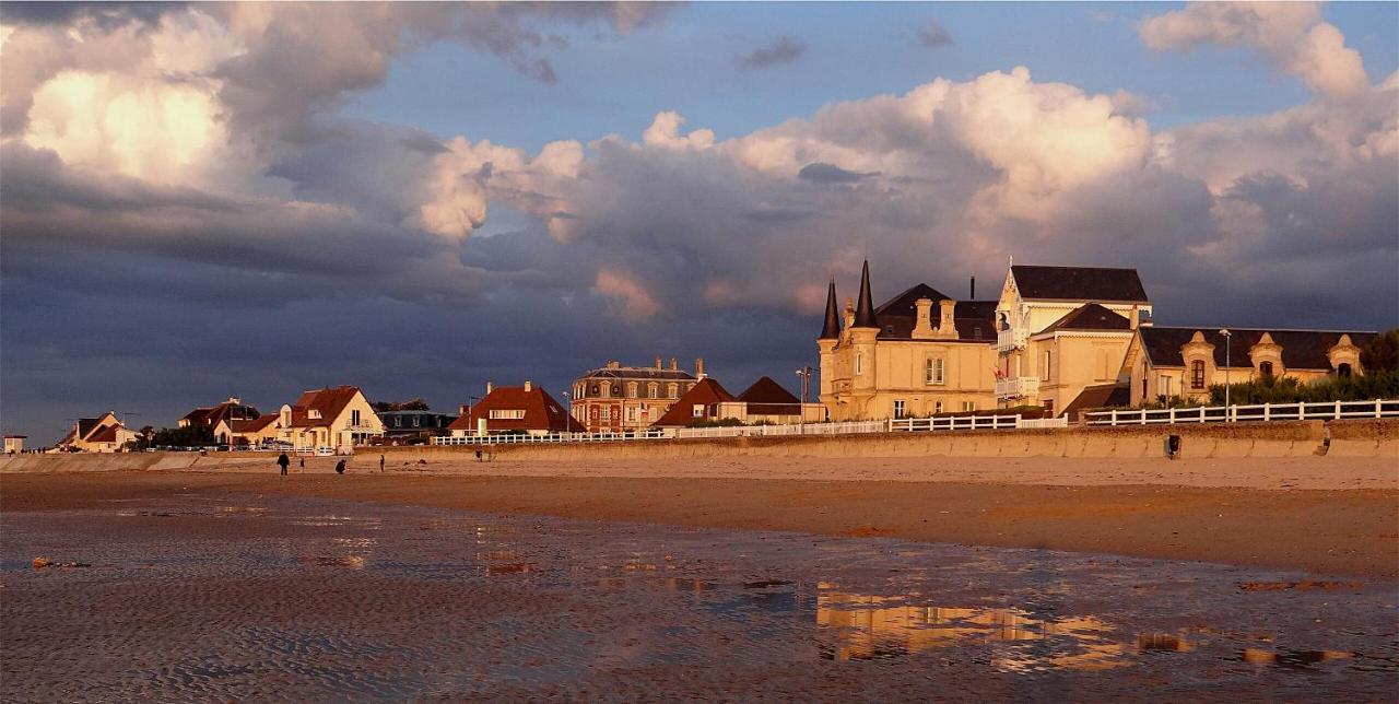 Maison Calme avec Cheminée, Idéal Familles - Bed and Breakfast Asnelles