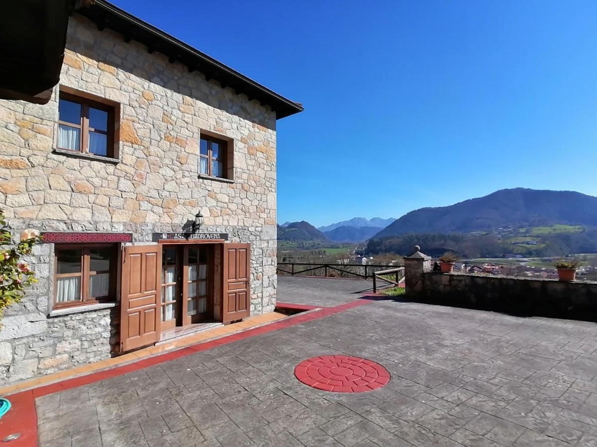 Apartment with Mountain View