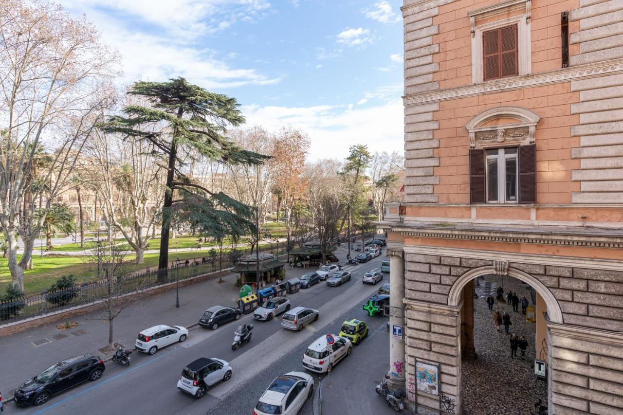 Leone D'Oro GUESTHOUSE - close to Piazza Vittorio - B&B Roma
