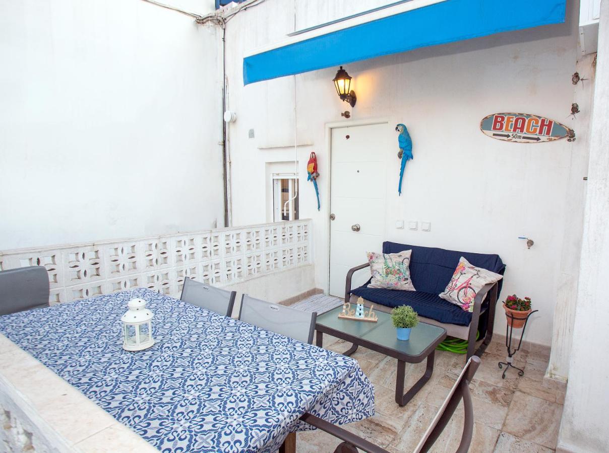 Terraza junto a La Caleta El Faro del Manteca I - Bed and Breakfast Cádiz