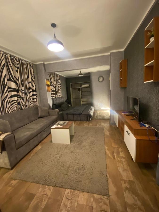 Studio Lit King-Size Deluxe