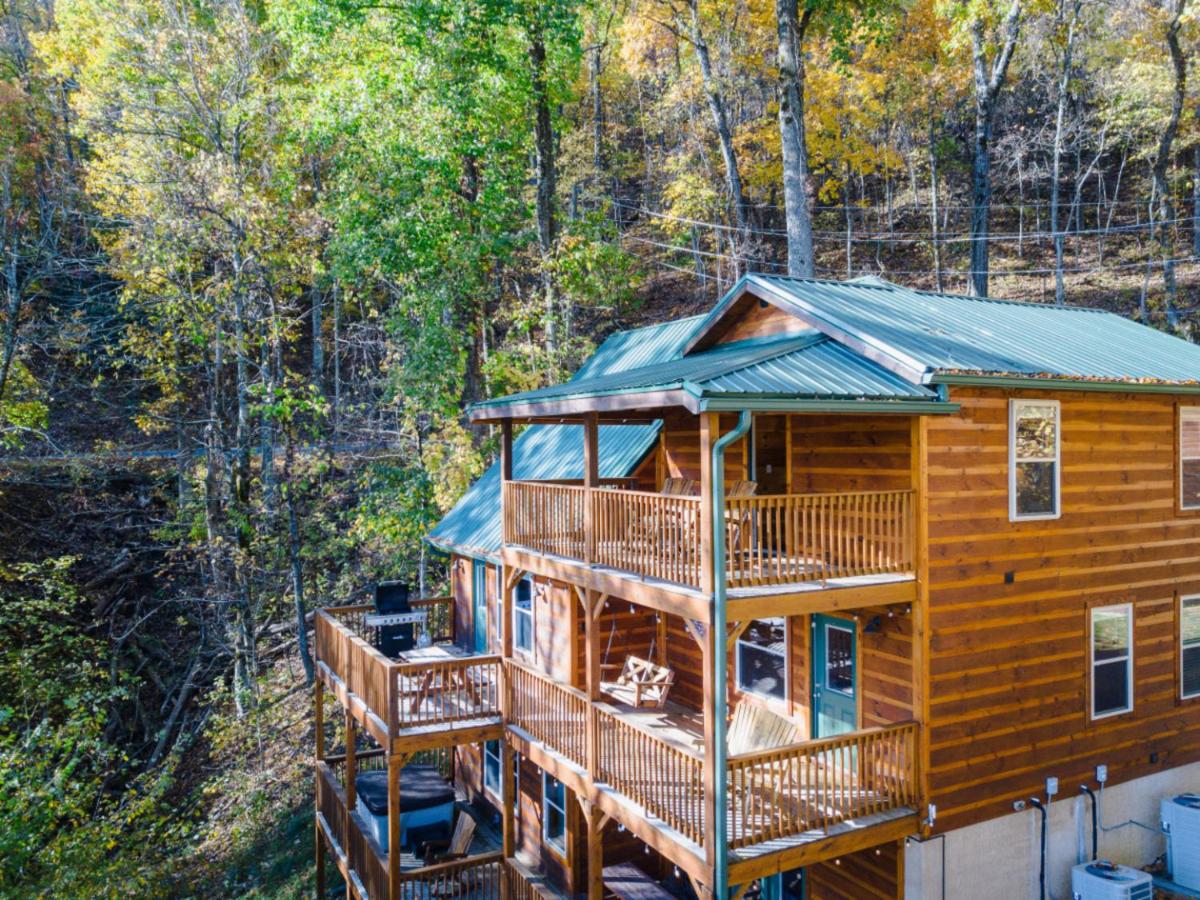 Serene Mountain Retreat by Ghosal Luxury Lodging - B&B Sevierville