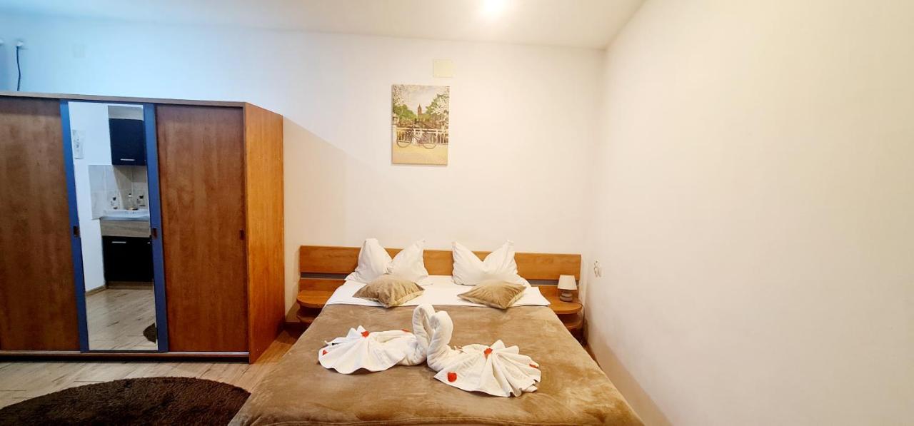 Studio with Spa Bath