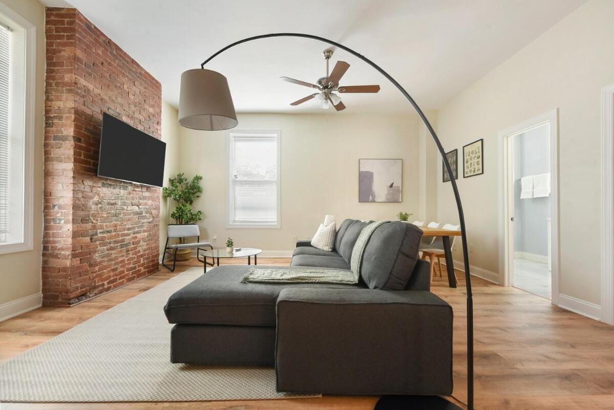 FREE Parking, Netflix in East Liberty By Parks and Uni - B&B