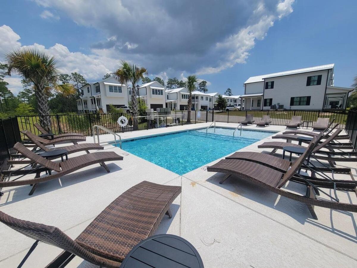 Sleeps 32, Arcade & Game Room, Pool, Golf Cart to Beach - Bed and Breakfast Orange Beach