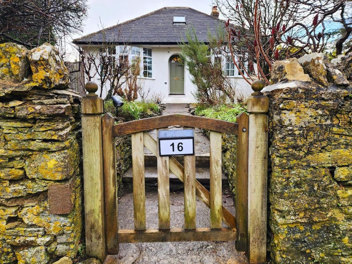 Bladon Bungalow Near Blenheim Palace & Oxford - Free Parking's, WiFi, Garden, Modern villa - B&B