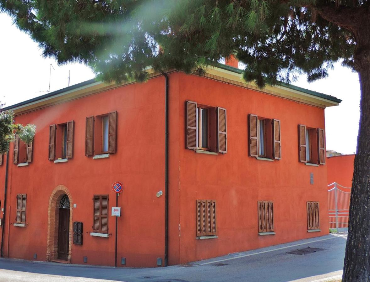 "Canal View", appartamento ampio e luminoso, con splendida vista sul canale e sul ponte romano, free parking, AC, WIFI - Chambres d'hôtes Rimini