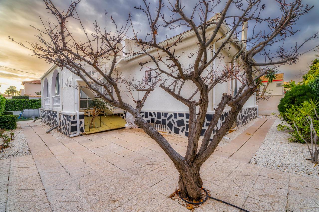 VILLA MARIE Estancia Premium en el MAR MENOR con Jacuzzi Climatizado - B&B Los Narejos