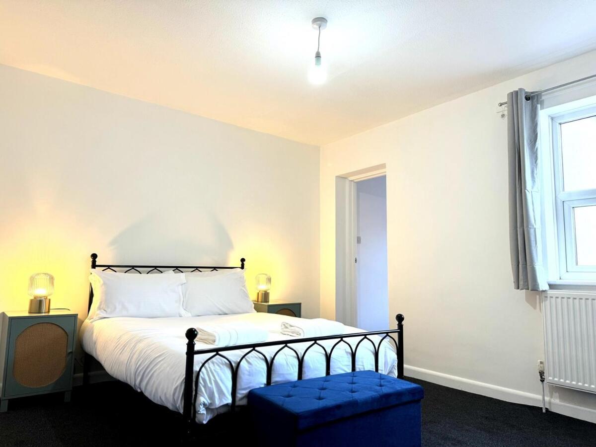New Southampton Central House - Parking, 6 Beds, Sleeps 9 - City Centre l Cruise Terminal l Great for Contractors, Friends & Families - Chambres d'hôtes Southampton