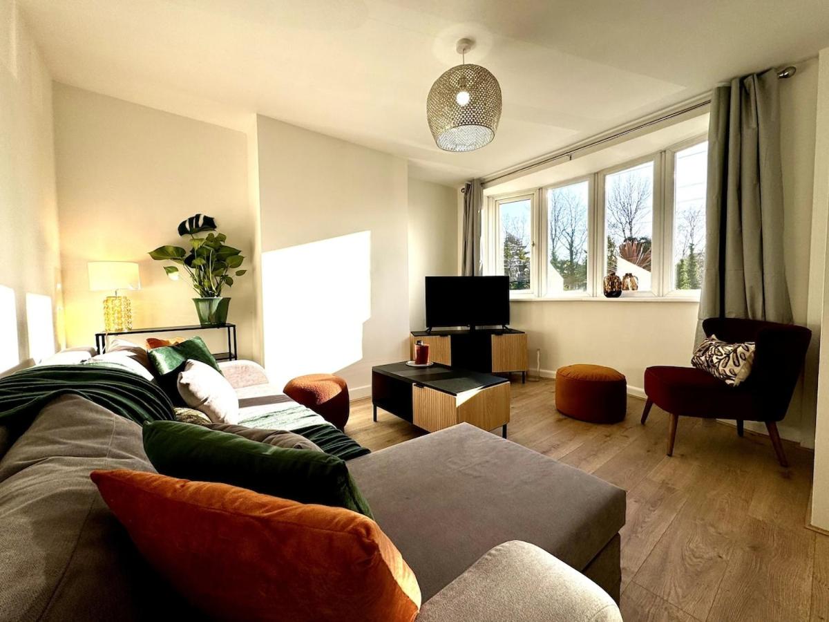 New Southampton Central House - Parking, 6 Beds, Sleeps 9 - City Centre l Cruise Terminal l Great for Contractors, Friends & Families - B&B