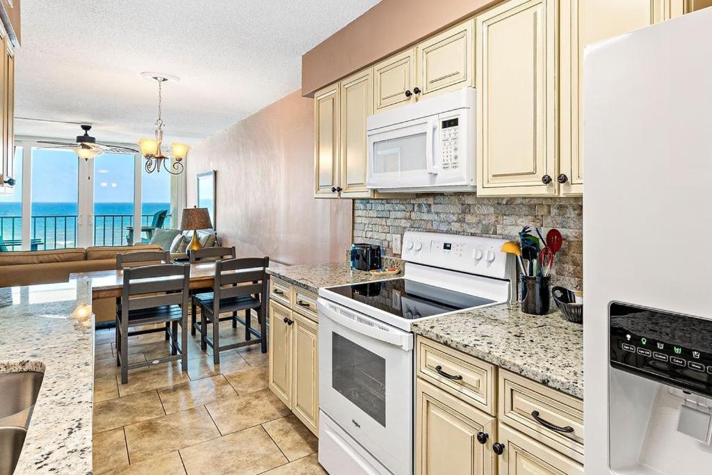 Stunning Oceanfront Views with Pool and Beach Access - Ferienwohnung Gulf Shores