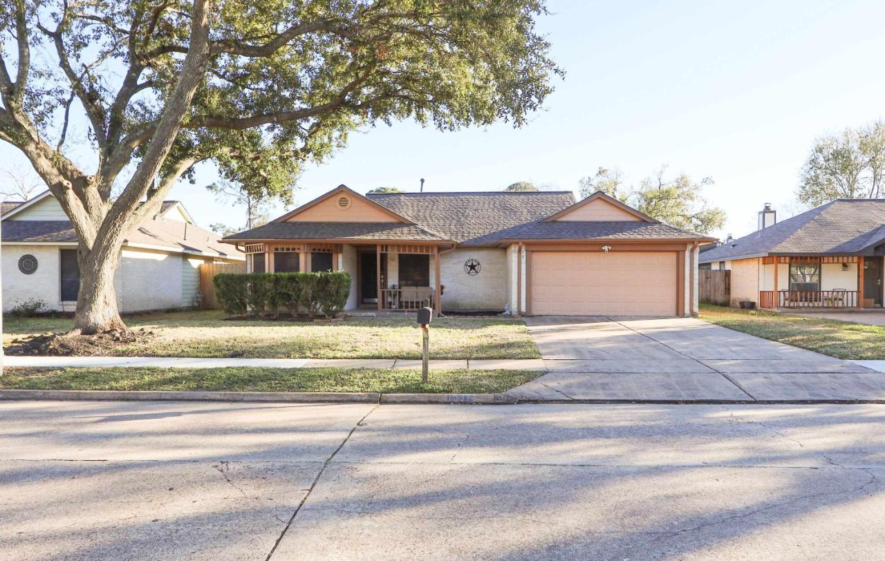 6S Hideout Houston - B&B Cypress