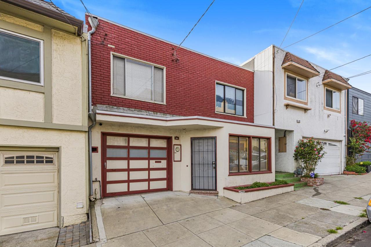 3 Bedroom 2 Bathroom House, Walkable to BART, Free Parking, Views - Ferienwohnung Daly City