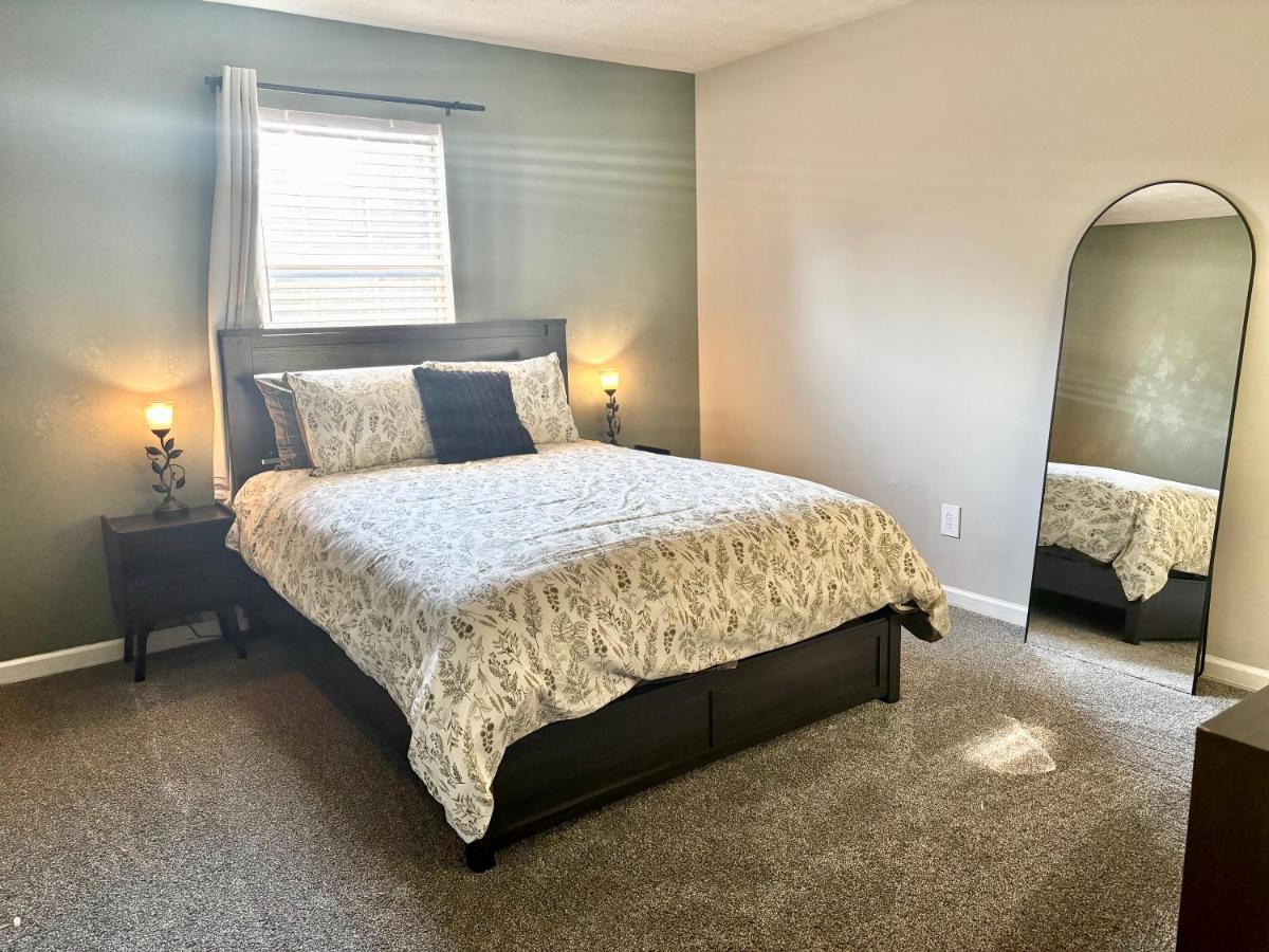Kamer met Queensize Bed en Gedeelde Badkamer
